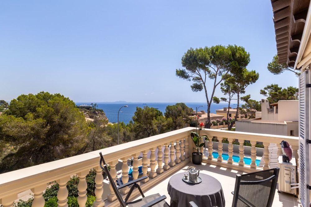 Blick von der Terrasse einer luxuriösen Immobilie Kroatien mit Meerblick in Sol de Mallorca